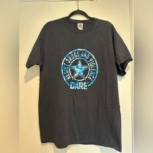 DARE Vintage/ Y2K Men’s XL Resist Drugs and Violence Camouflage Black T-shirt.